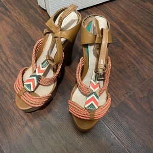 Aldo platform wedge sandals pink cream with green accent and wooden wedge
